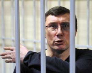 В начале заседания суда Луценко попросил отвода прокуроров