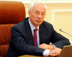 Азаров: завдяки "покращенню" в Україні зросла народжуваність
