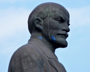 На Дніпропетровщині розстріляли пам&#039;ятники Леніну і Дзержинському