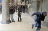 Европейские аграрии облили молоком здание Европарламента и полицию Брюсселя