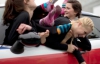 28 британських гімнасток помістилося у малогабаритному Mini Cooper