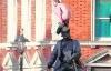 Голого украинца сняли со статуи принца в Лондоне