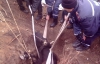 На Донетчине корову с 5-метрового колодца вытягивали 7 спасателей