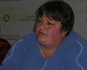 Жители Енакиево грозят расправой семье ВИЧ-инфицированной женщины