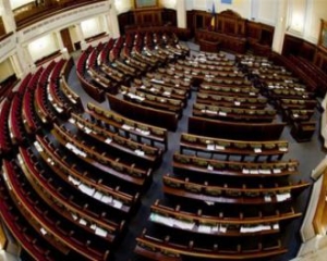 Новообраних нардепів розміщатимуть у готелях: "Під парканом ніхто жити не буде"