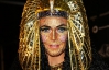 Гайді Клум обклеїла обличчя "золотом" заради образу Клеопатри