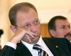 Правительство Азарова не имеет права подавать в Раду проект бюджета - Яценюк