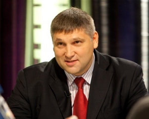 "Регіонал" розхвалив здобутки Азарова: "Громадяни мають оцінити діяльність уряду"