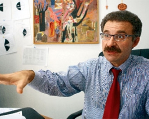 "Власть специально хочет держать украинцев в униженном состоянии"