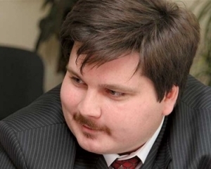 "Чому українці мають відповідати за помилки уряду та президента?" - експерт про валютний податок
