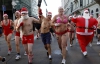 Обнаженные Деды Морозы и Снегурочки пробежались по центру Будапешта
