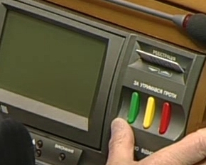 У "Регіонах" до кінця не впевнені, що за Азарова кожен проголосує особисто
