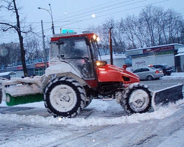 Убирать снег в Киеве помогают милиция и Минобороны