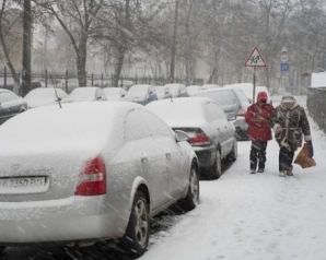 На 11 центральних вулицях Києва заборонили паркуватись
