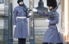 Охранник королевы Елизаветы II впервые в истории вышел на стражу без медвежьей шапки