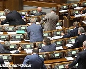 Депутати вирішили сидіти в Раді до ночі