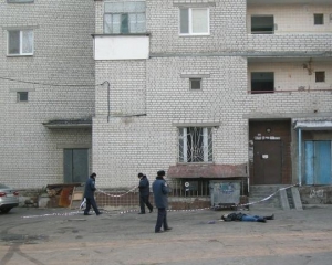 У Миколаєві біля під&#039;їзду будинку лежав закривавлений труп дівчини