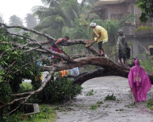 Тайфун на Філіппінах вбив понад 900 людей