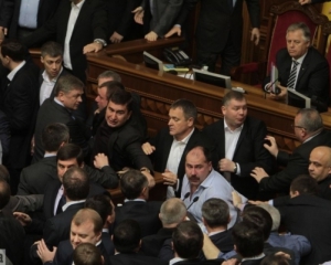 "Регіонали" Колесніченко і Онищенко жорстоко побили ногами лежачого "бютівця"