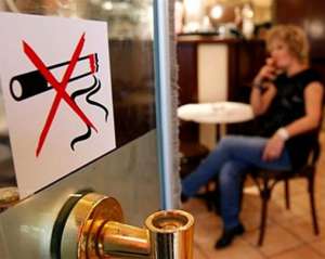 Из-за антитабачного закона владельцы ресторанов терпят убытки