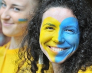 Лише кожен десятий українець лишився задоволений 2012 роком - опитування