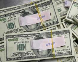Доллар подешевел в обменниках, а евро набрал 3 копейки