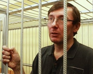 Ходатайство защитников Луценко судья будет слушать в Менский колонии