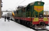 Щоб не замерзнути в поламаному поїзді "Хюндай", пасажири купували гарячу воду по 5 гривень