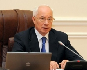 Азаров порадив міністрам бути "більш публічними"