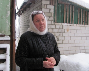 Ніна Москаленко обіцяє себе спалити, якщо виженуть із будинку