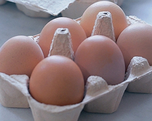 Житель Тунісу помер від поїдання на спір сирих яєць