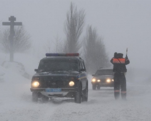 На завтра в Крыму объявлено штормовое предупреждение, водителям советуют сидеть дома