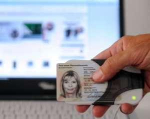Біометричні паспорти почнуть видавати лише у квітні