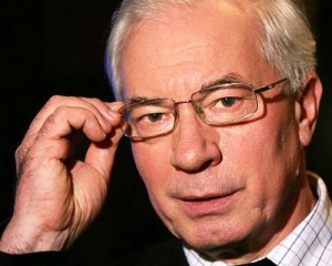 Азаров просить прискорити створенню мережі єдиних вікон