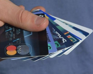 Як дурять у суші-барах: Кредитки видають за дисконтні картки