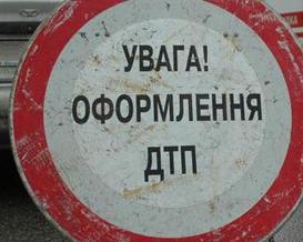 Одеситка навмисно кинулася під колеса, а потім додатково розбила собі голову об дерево