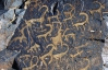 Біля наскельних малюнків в Узбекистані розташовані кургани і священні місця