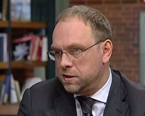 Власенко про "каприз Тимошенко": Як можна з ними спілкуватись, якщо на чорне говорять біле?