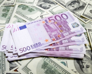 В обменниках подешевел доллар, а евро подскочил на 19 копеек