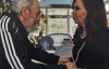 Старенький Фидель Кастро встречал женщину-президента в спортивном костюме