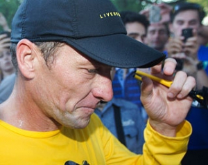 Армстронг публічно зізнався у вживанні допінгу
