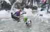 Щедрующие скакали в ледяную воду 