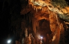 У Криму чоловік загинув від падіння в печеру, у Карпатах шукають двох киян