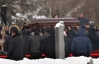 В Москве хоронят Деда Хасана, на кладбище не пускают журналистов