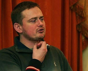 Вряд ли Симоненко стирает красные флаги в китайской стиралке - писатель