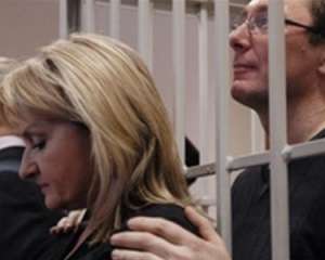 Ирина Луценко едет в больницу к мужу, несмотря на запрет тюремщиков видиться с ним