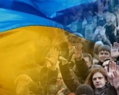 Біля палацу "Україна" - проплачений мітинг на підтримку президента?