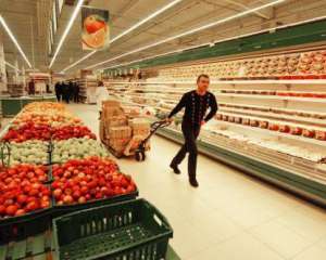 Депутат-&quot;регионал&quot; предлагает перенести супермаркеты на 5 км от крупных городов