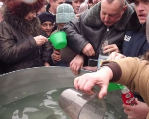 В Гурзуфе прихожанам предлагали святую воду из туалета