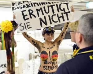 FEMEN заступятся грудью теперь и за права немок